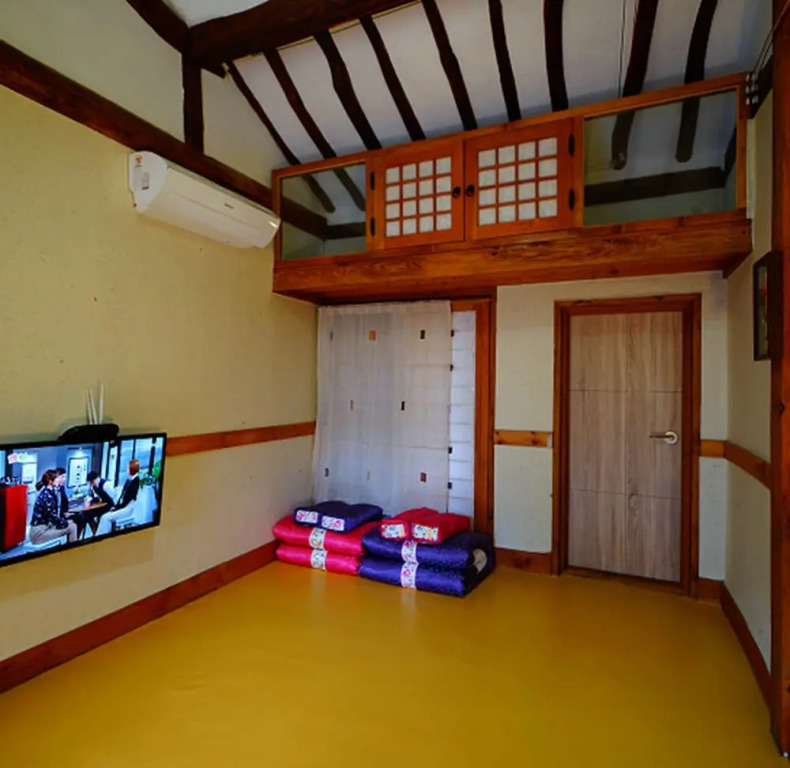 Jeonju Hanok Village Beautiful Garden House