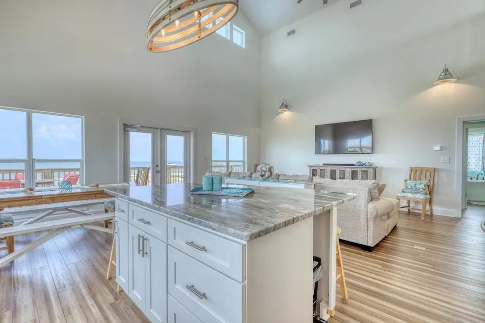 Salty Seahorse -2822 Bienville