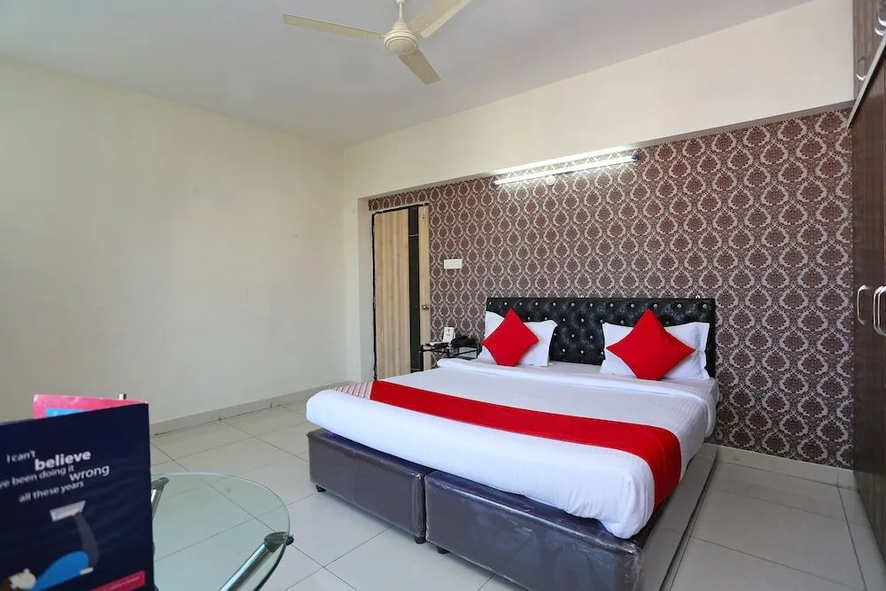 OYO 8587 Dwell Suites