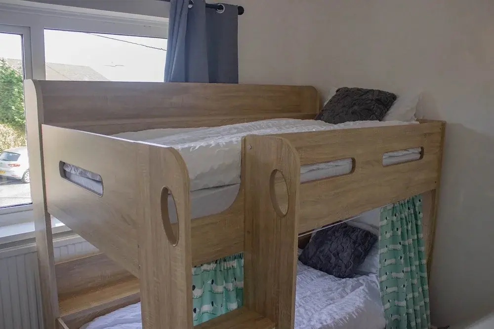Swansea 3 Bedroom Home With Parking & Garden