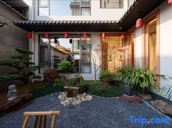 Mangshi Guijing Homestay (Dai Ethnic Ancient Town)