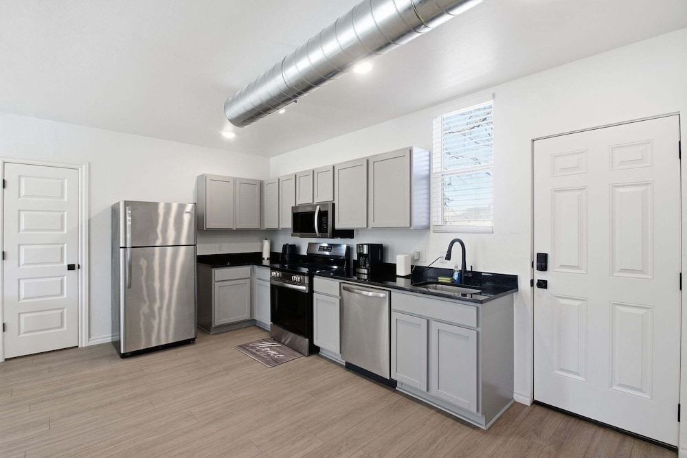 Modern 2br Near Downtown Okc 2 Bedroom Home
