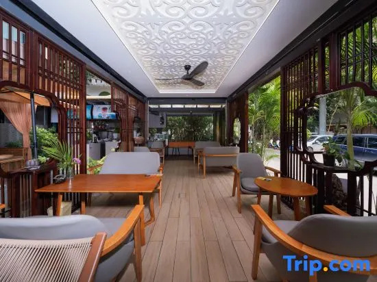 YunGuan Shunde House Resort Hotel  （Jinghong, West Shuangjing Starlight Night Market Shop)