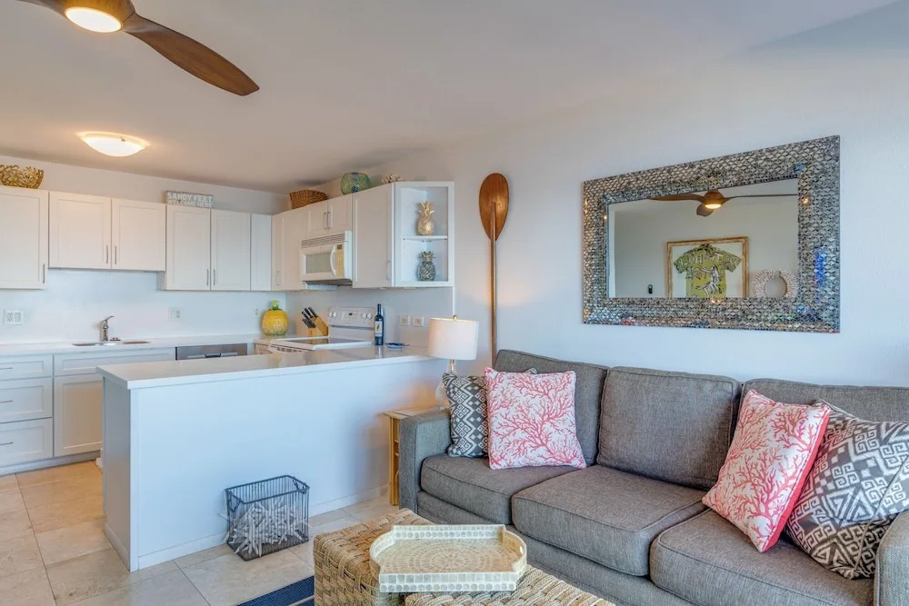 Lahaina Roads #205 1 Bedroom Condo by Redawning