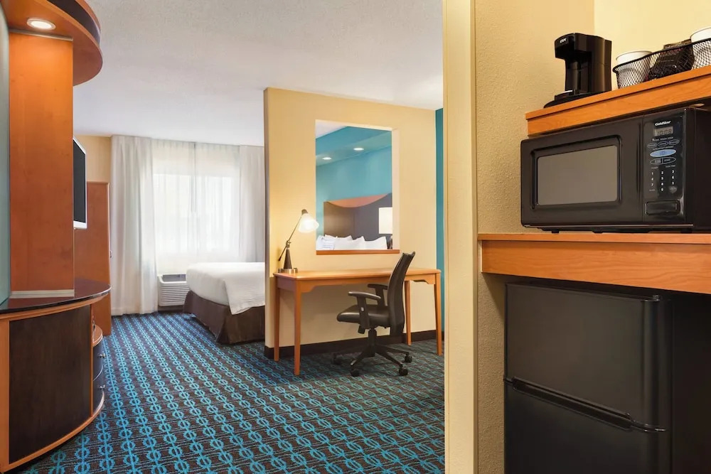Fairfield Inn & Suites by Marriott Toledo Maumee