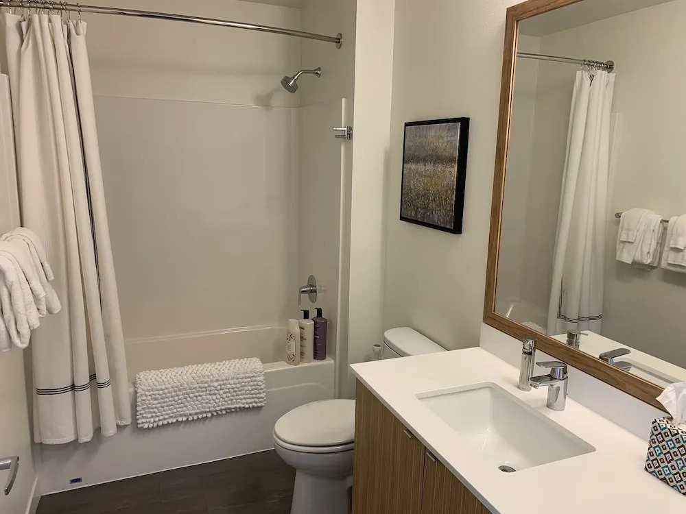 Domicile Suites at Marina SLU