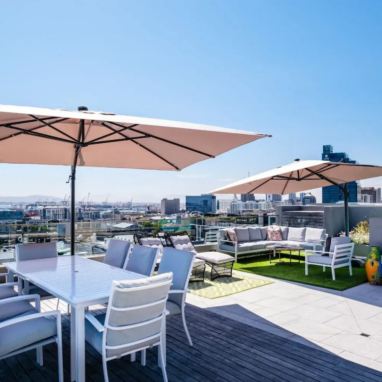 Deluxe Urban Retreat Summit on Quarter
