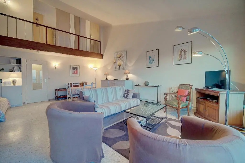 SUPERBE DUPLEX IDEALEMENT SITUE PROCHE PLAGES AVEC GRANDE TERRASSE VUE PORT !l A1B59