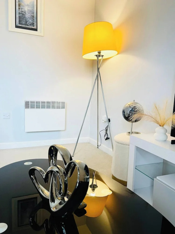 The Luxe Loft 2bed Apartment Free Parking, Fast Wifi & Netflix