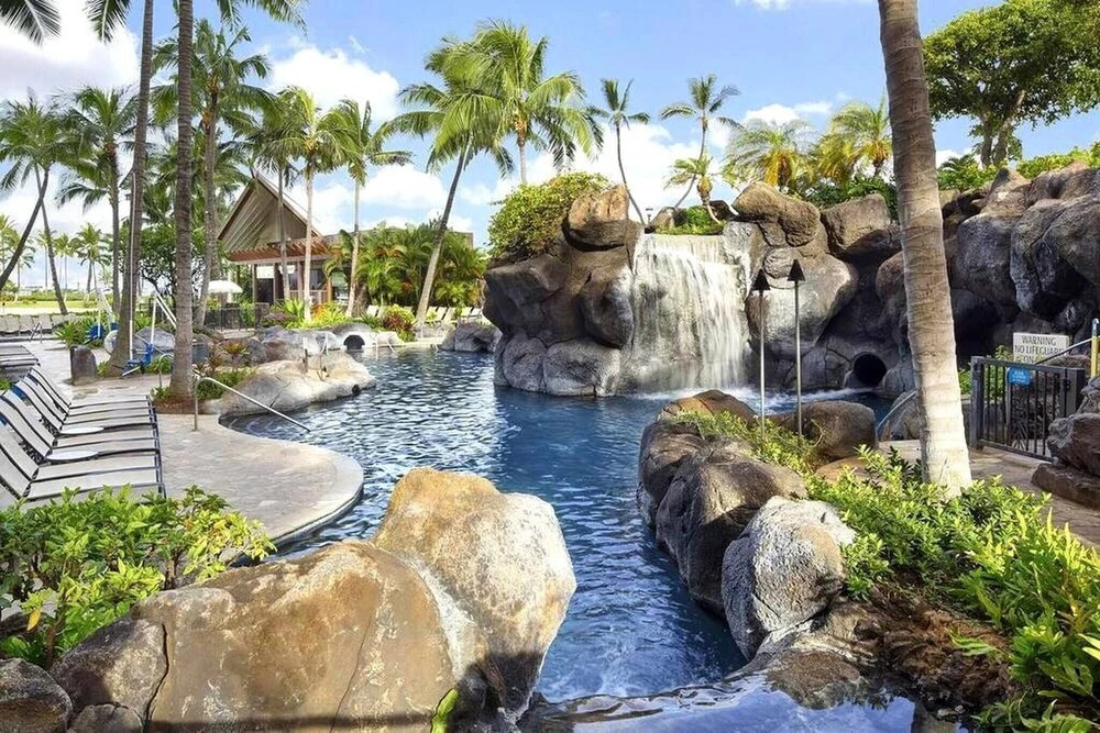Room in Holiday House - Hgvc Hawaiian Village Resort & Spa, Hot Tub, Pool!