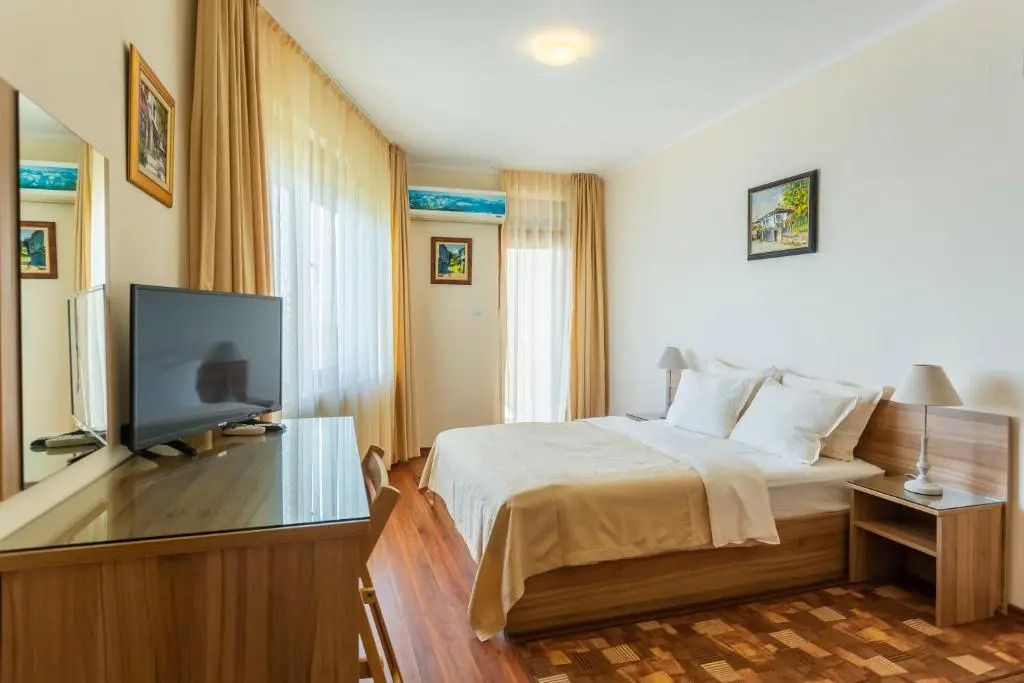 La Casa Apartments