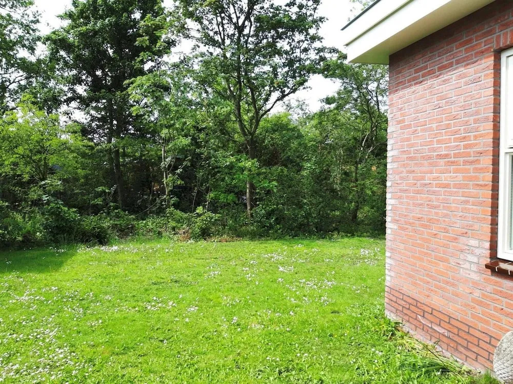Comfortable Family Bungalow Near Beach