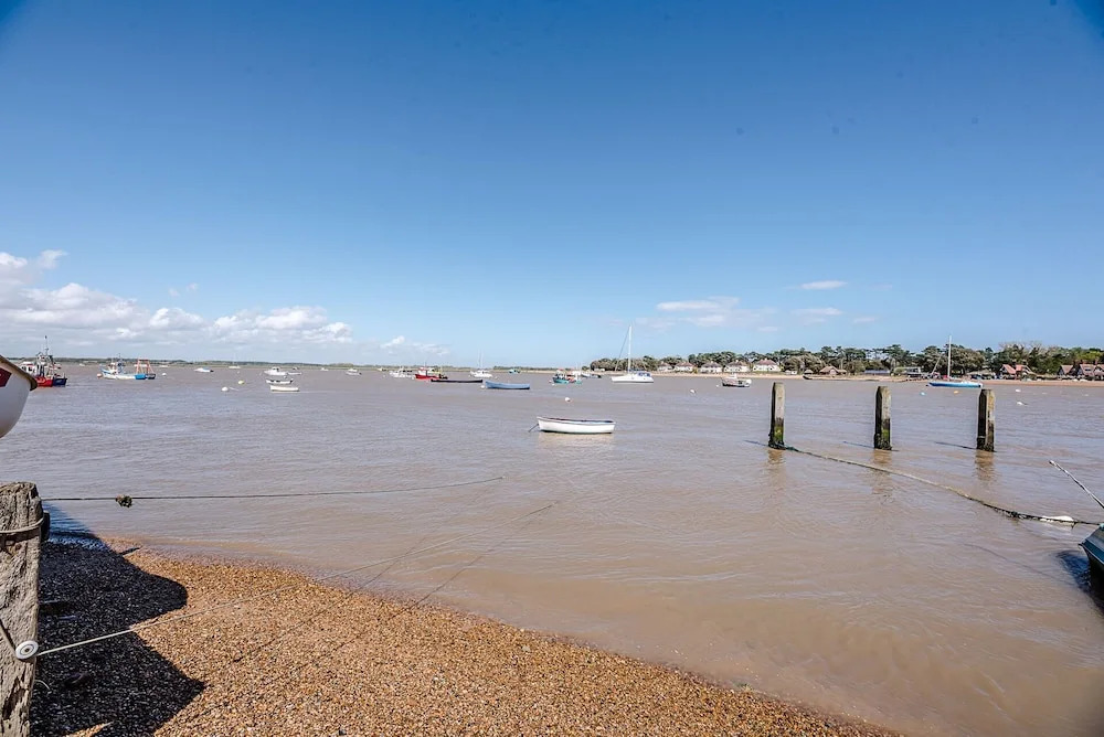 The Boathouse in Felixstowe Ferry - Stunning Waterfront Property