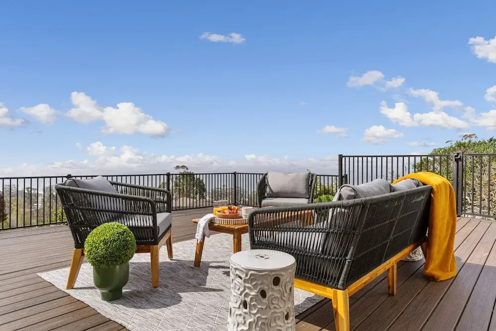 180-Degree Ocean Views Deck + Hillside