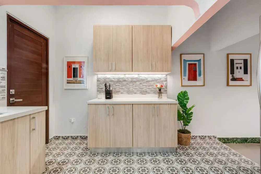 Chic Apartment Pool Parking in Central Condado