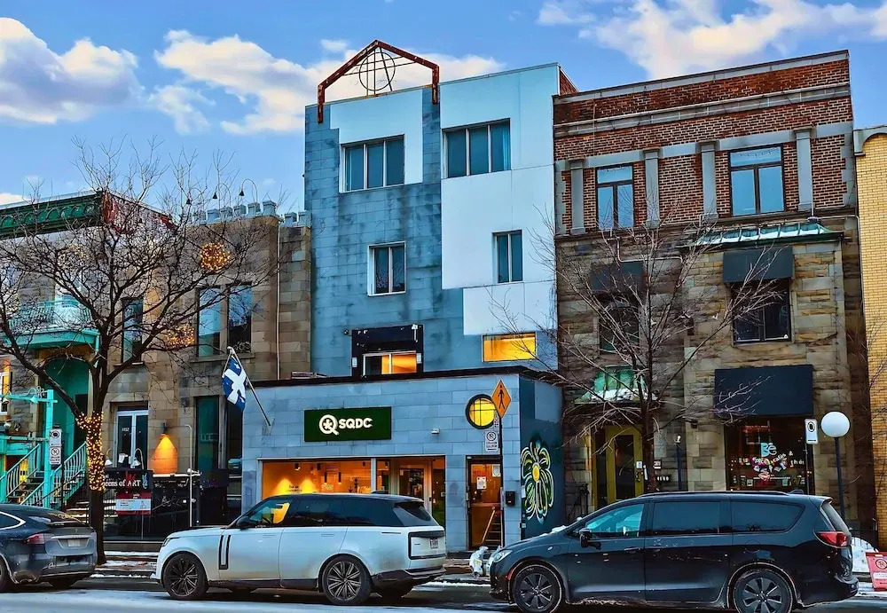 LiV MTL Soho Spacious Rooftop Suites for Groups Near Downtown Montreal