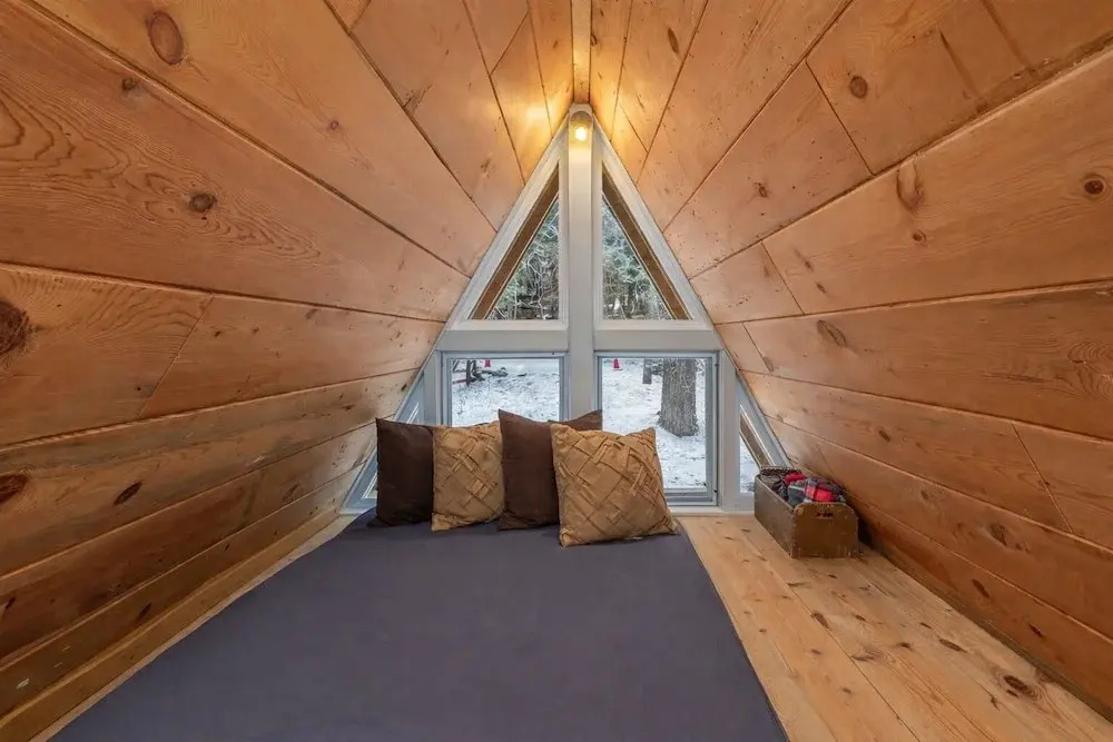 Doc Roy's Legacy On Fish Lake Home by NW Comfy Cabins by RedAwning