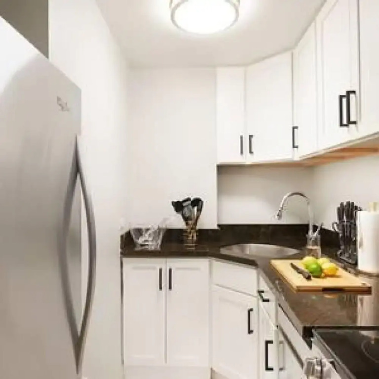 73-208 New 2BR 2bath UWS Doorman Gym