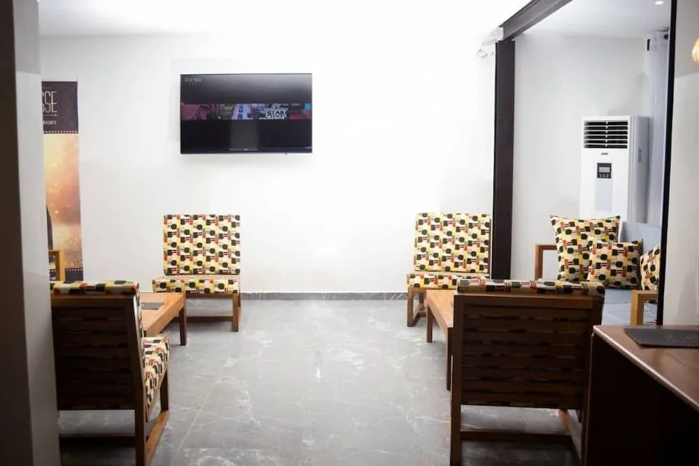 Elogia Hotel
