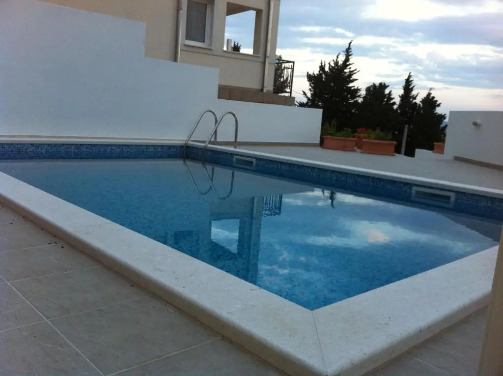 Mimice Bay Apartments