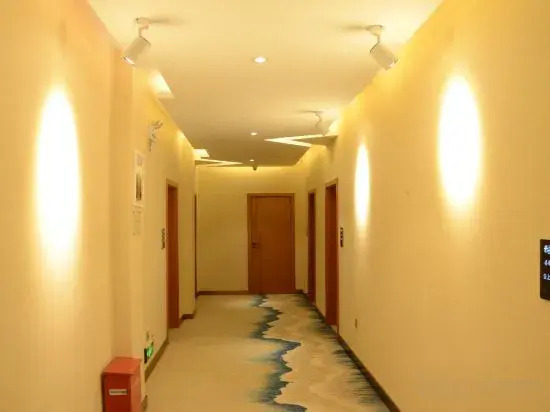 Tonghai Yunshang Impression Theme Hotel