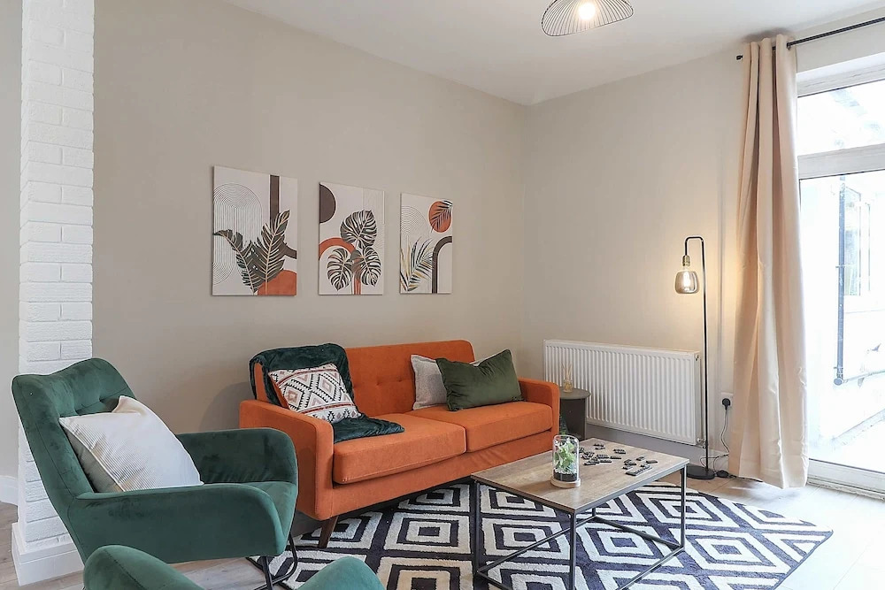 Perfect Booking 4 Bed Home in Aberdare