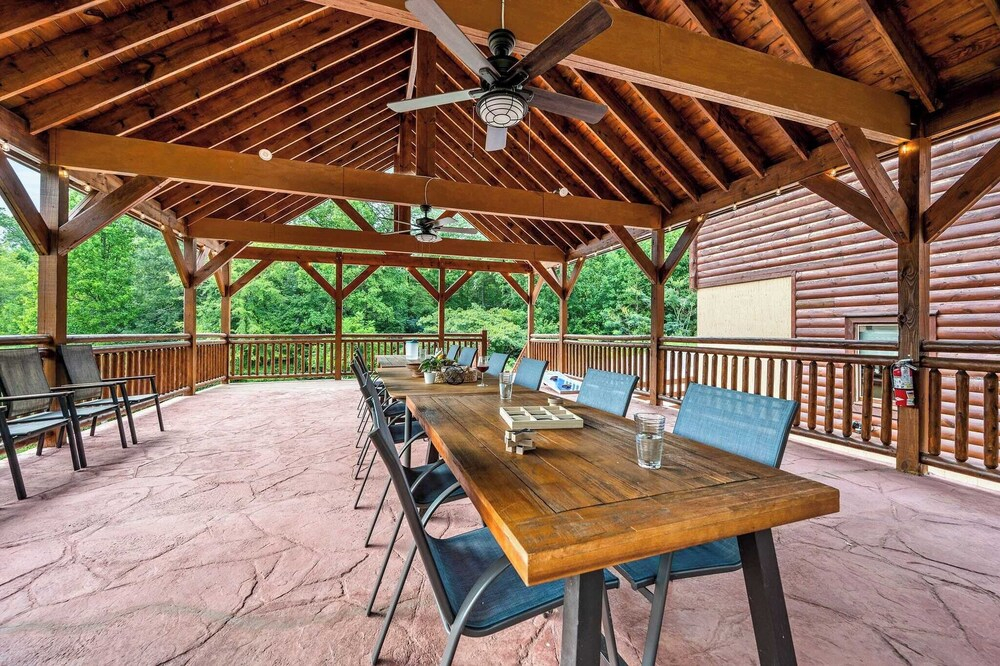 Smokeys Paradise by Avantstay Sleeps 22 + Pool