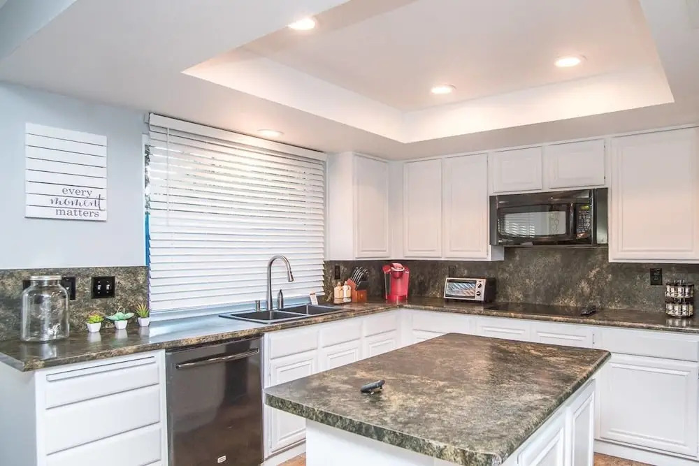 Laredo Legato 4 bd 3 ba Sparkling Pool & Spa!