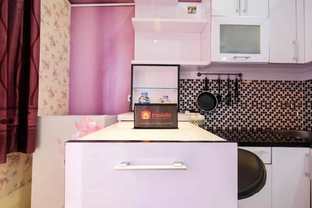 Homey 1BR with Spacious Living Room and Sofa Bed Green Pramuka Apartment