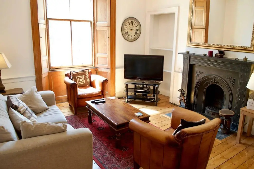 2 Bedroom Central Home With King Beds Sleeps 4
