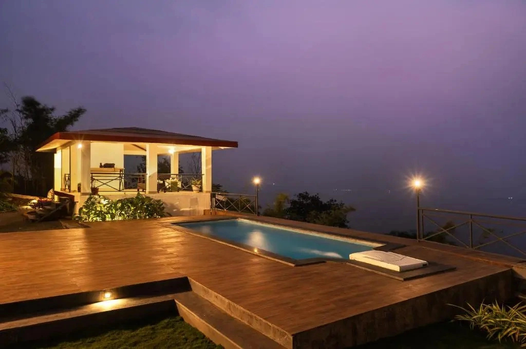 SaffronStays Blue Infinitum Lakeview, Pawna