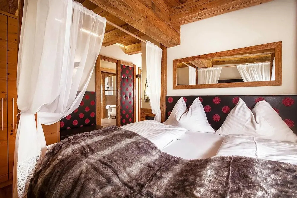 Chalet in Konigsleiten With Mountain Views & Spa