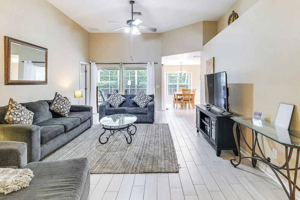 11 Mi to Disney! Family Haven w/ Poolside Oasis