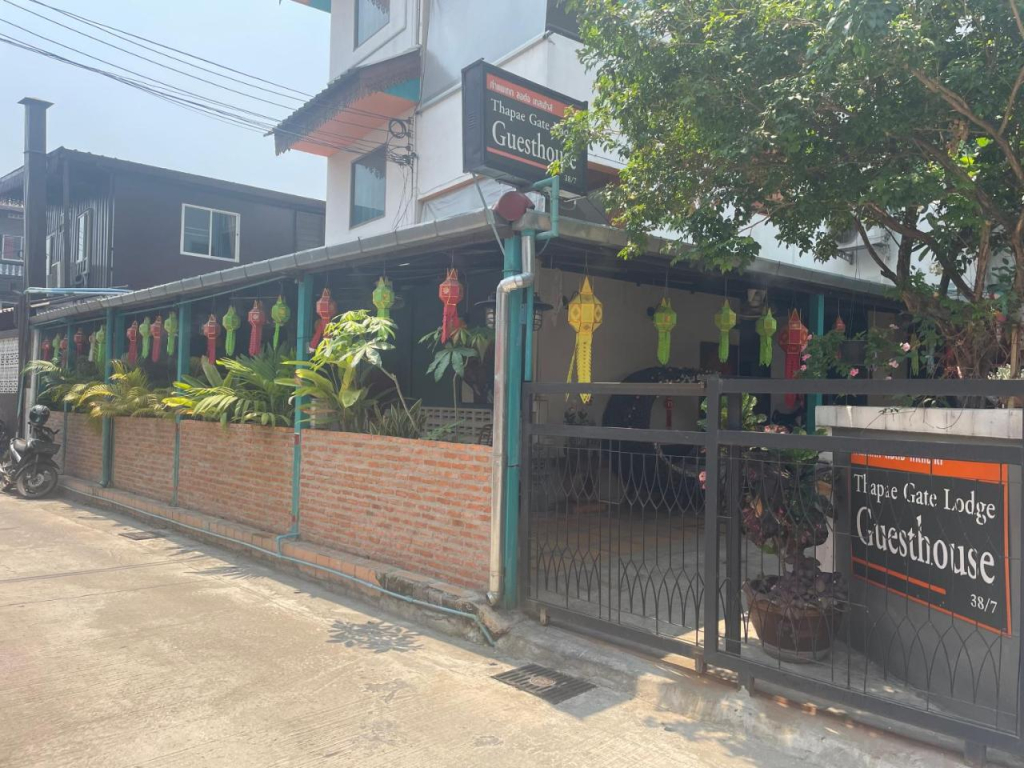 Yan Hostel Thapae Gate