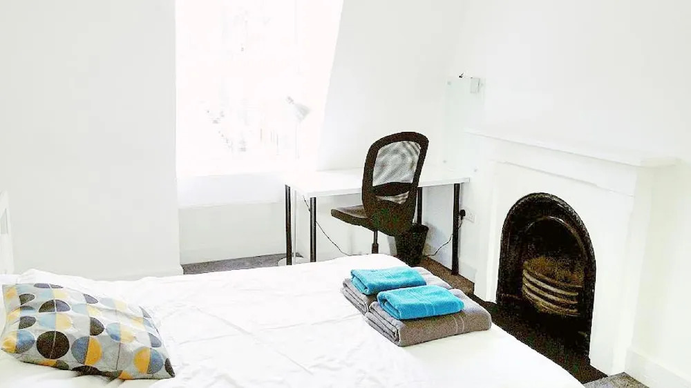 Edinburgh Chic Suite by Castle Terrace