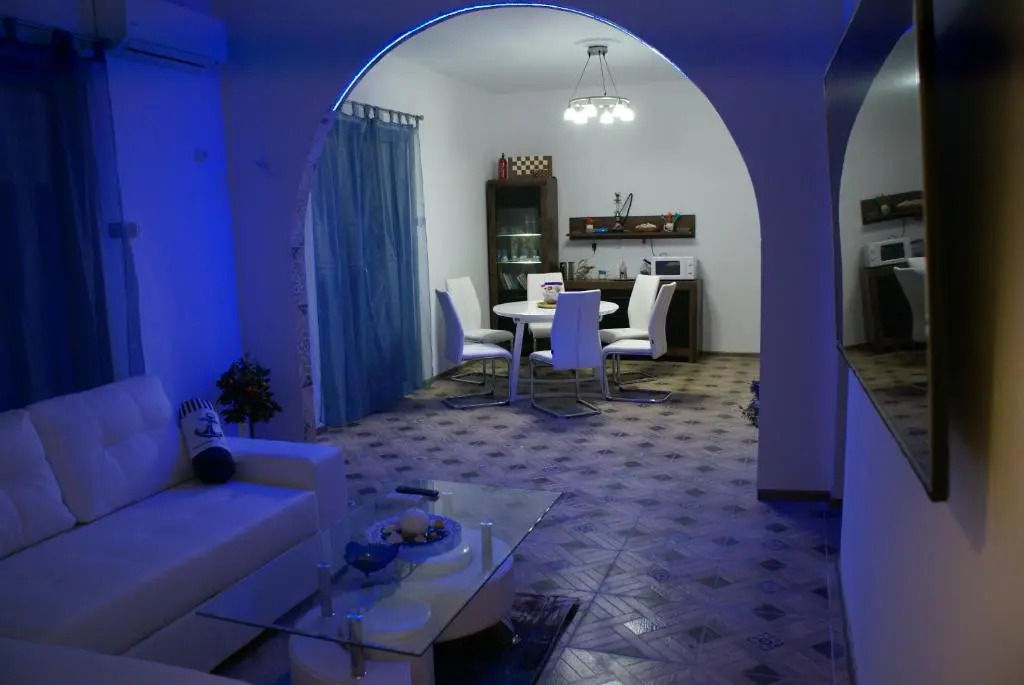 Island Apartment