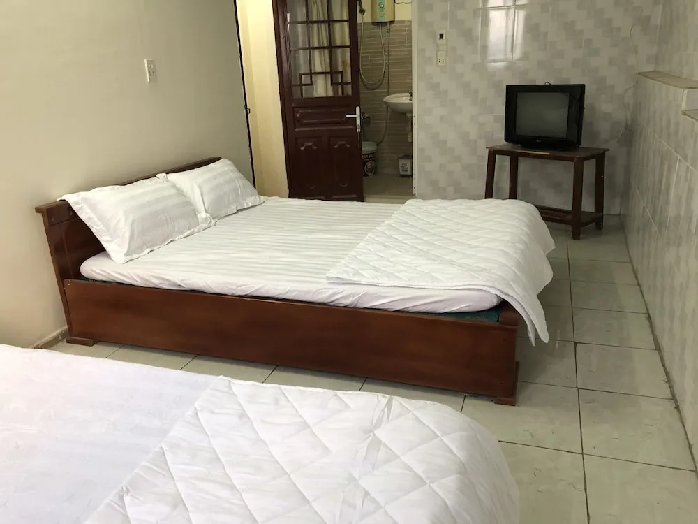 Binh Minh Hostel by OYO Rooms