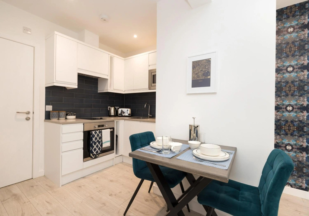 ALTIDO Stylish Mews House Old Town 1-BR Apartment With Parking