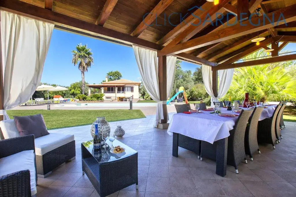 ClickSardegna Villa Paradiso with swimming pool large garden and tennis court