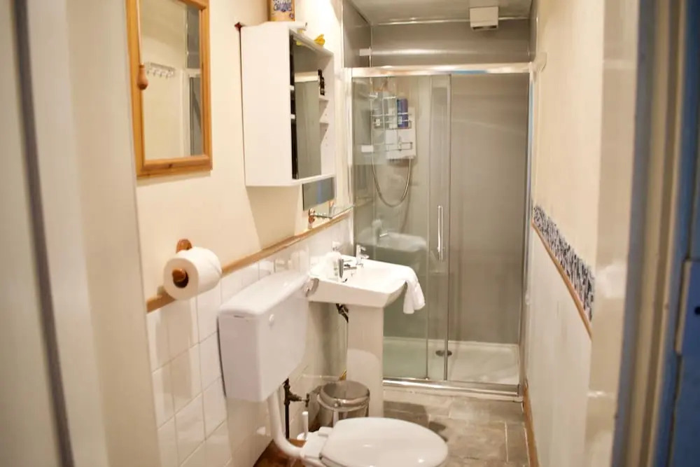 Traditional 3 Bedroom Apartment in Bruntsfield