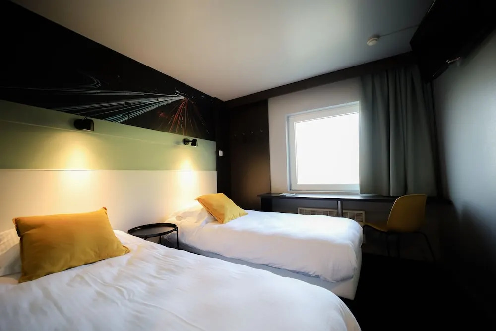 Travel Hotel Kruisem - next to E17 Gent Kortrijk