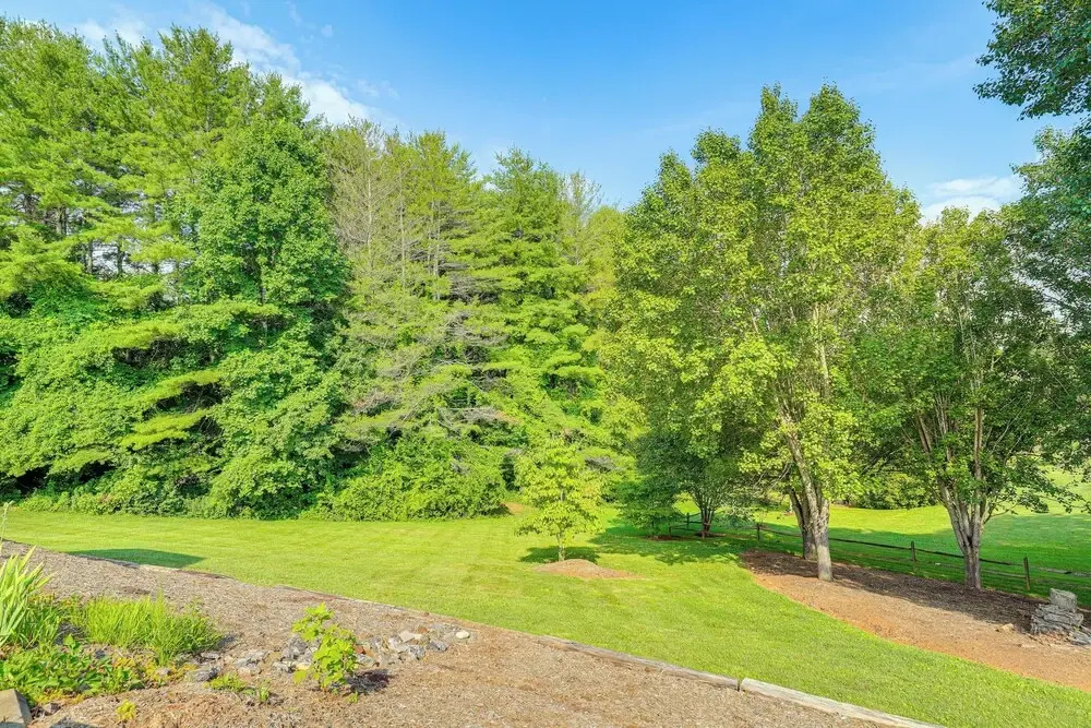 Walk to Downtown Weaverville: Quiet Apartment
