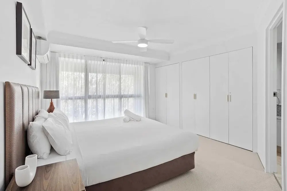 Burleigh Headland 2 Bedroom Stay, just a stones throw from the beach!