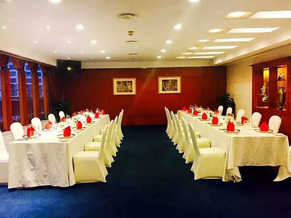 Golden Eagle Crown Executive Apartment