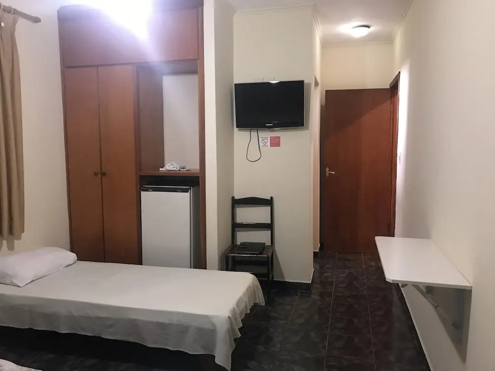 OYO Florenza Palace Hotel