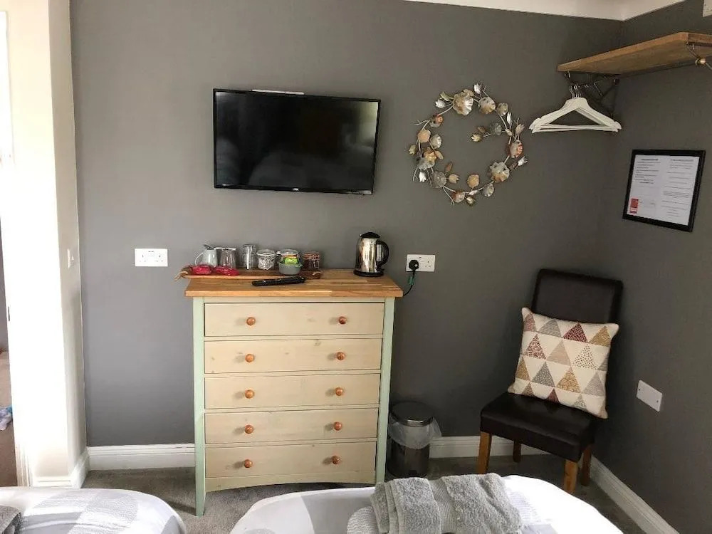 Crossvilla Guest House & Tea Room