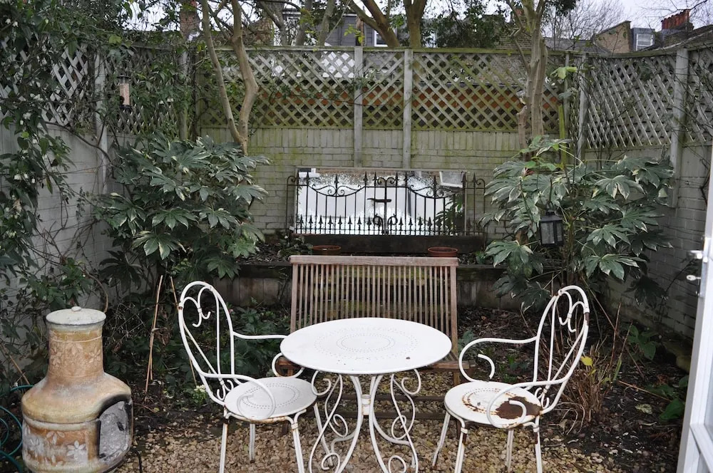 4 Bedroom Home In Battersea