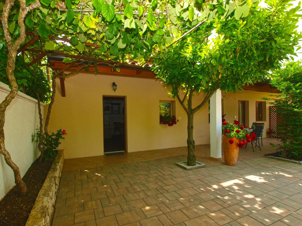 Apartment 1770