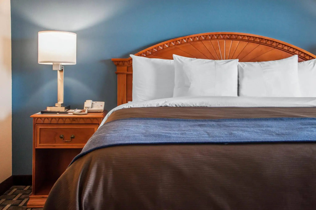 Holiday Inn Express & Suites Weatherford by IHG