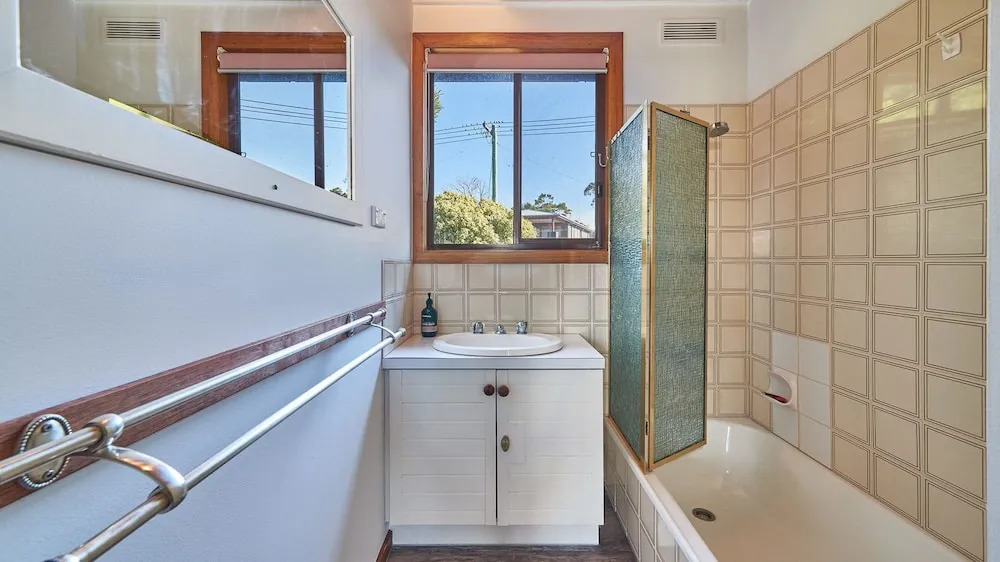 9 Boat Creek by the beach in Ventnor